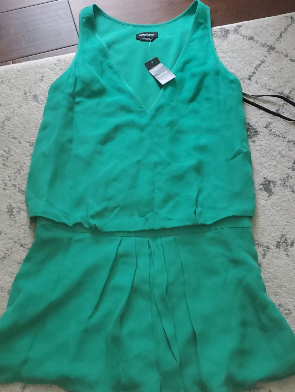 Bebe Green Sleeveless V-Neck Dress Size Small New Witg Tags